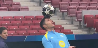 TANIEC Z PIŁKĄ Roberta Lewandowskiego przed meczem z Atletico [VIDEO]